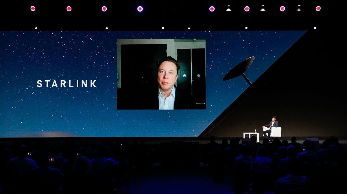 Musk obrátil. SpaceX bude dál platit internetové služby na Ukrajině
